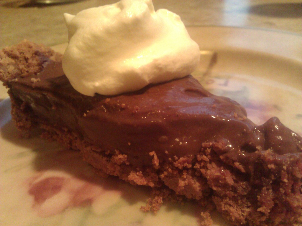 Low carb chocolate pie with chocolate crust